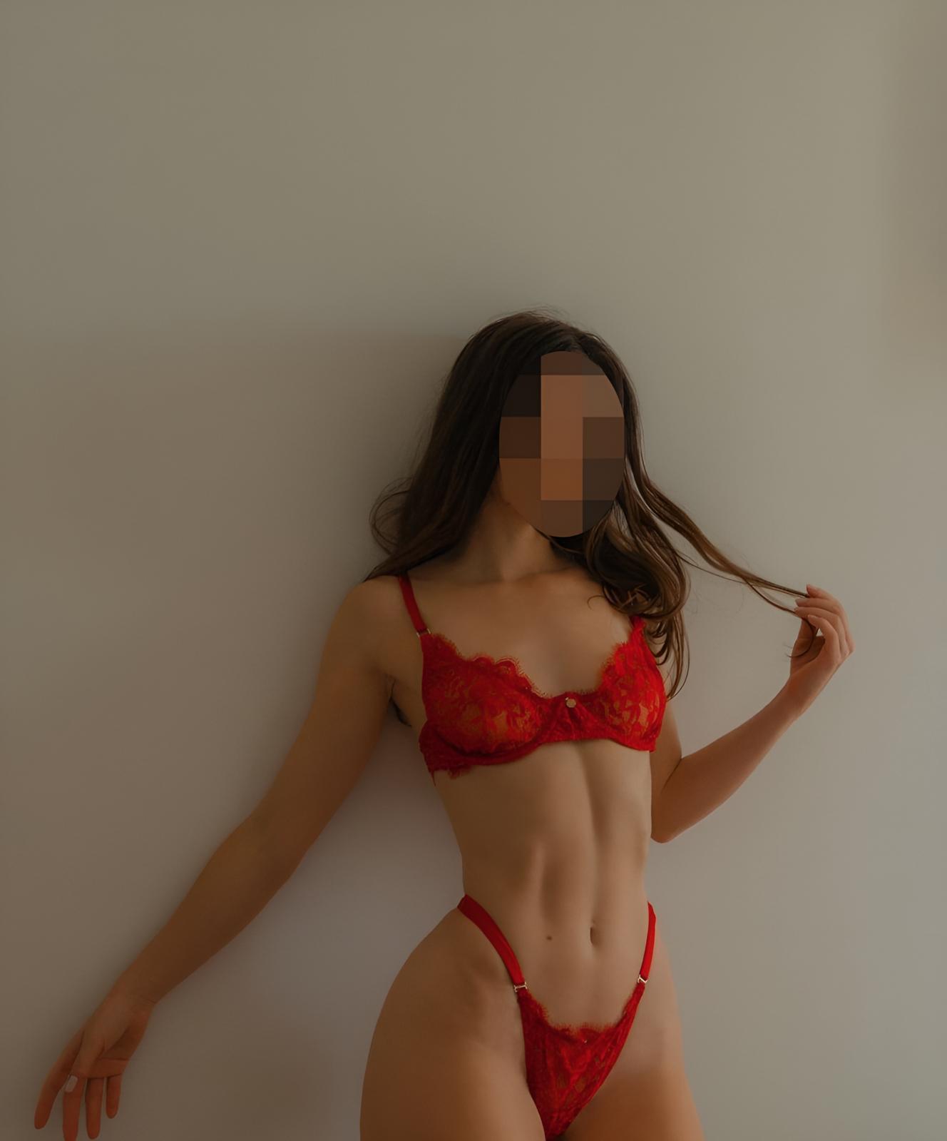 בחורה אנרגטית – בתל אביב