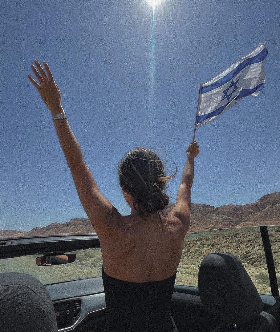 בתל אביב בחורה מושכת