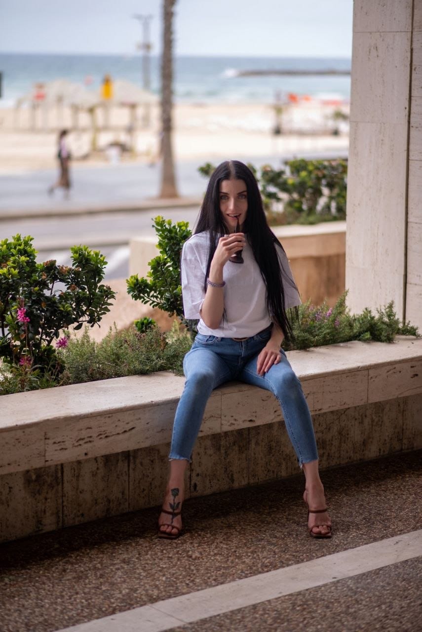 ליזה-בת 25 פצצה אישה מגרה בתל אביב