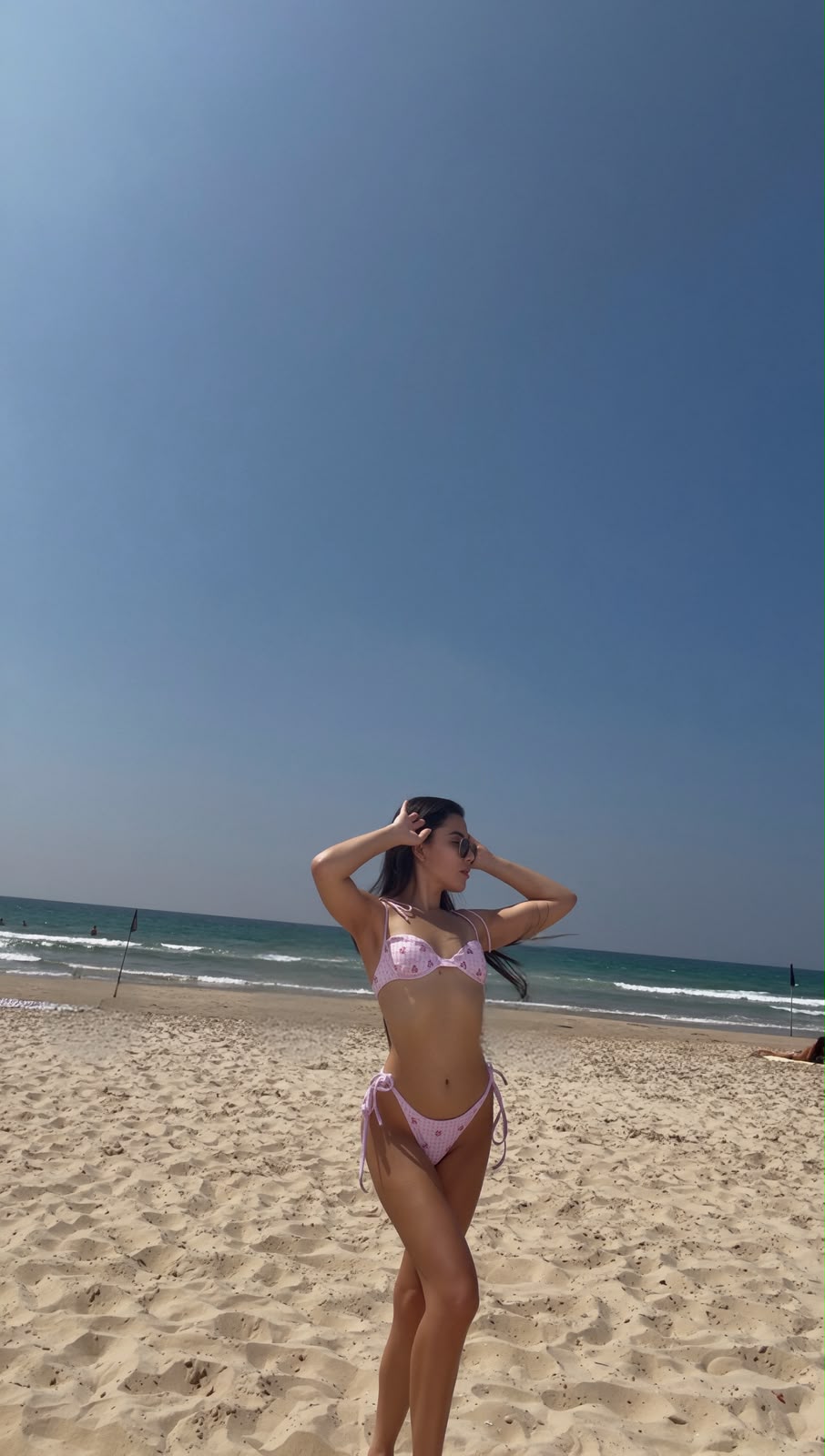 סלנה- תיירת מברזיל ספורטיבית בת 22 -בנתניה